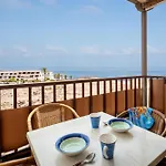 Tranquilidad Frente Al Mar By 阿罗纳